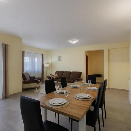 Apartament Maja *